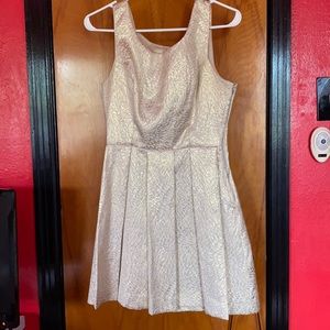 Gianni Bini cream with gold shimmer lines size 3 in junior